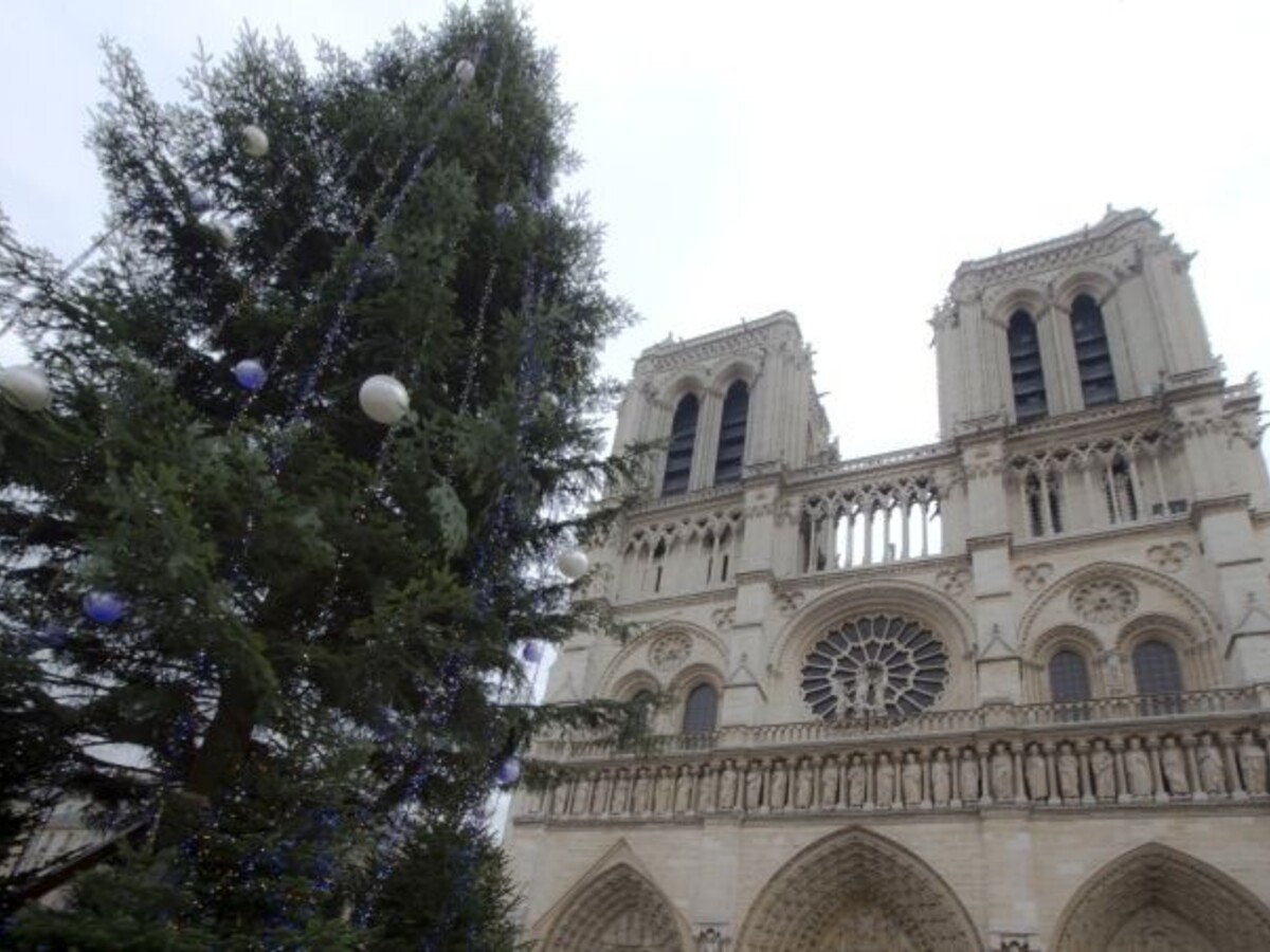 Notre Dame vianoce (SITA/AP)